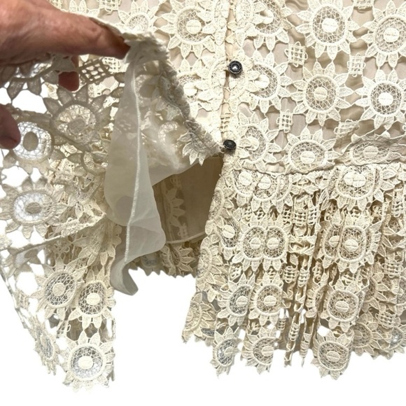 Alice + Olivia Wendy Cream Lace Button Front Vest Peplum Top Women’s Large - Picture 9 of 14